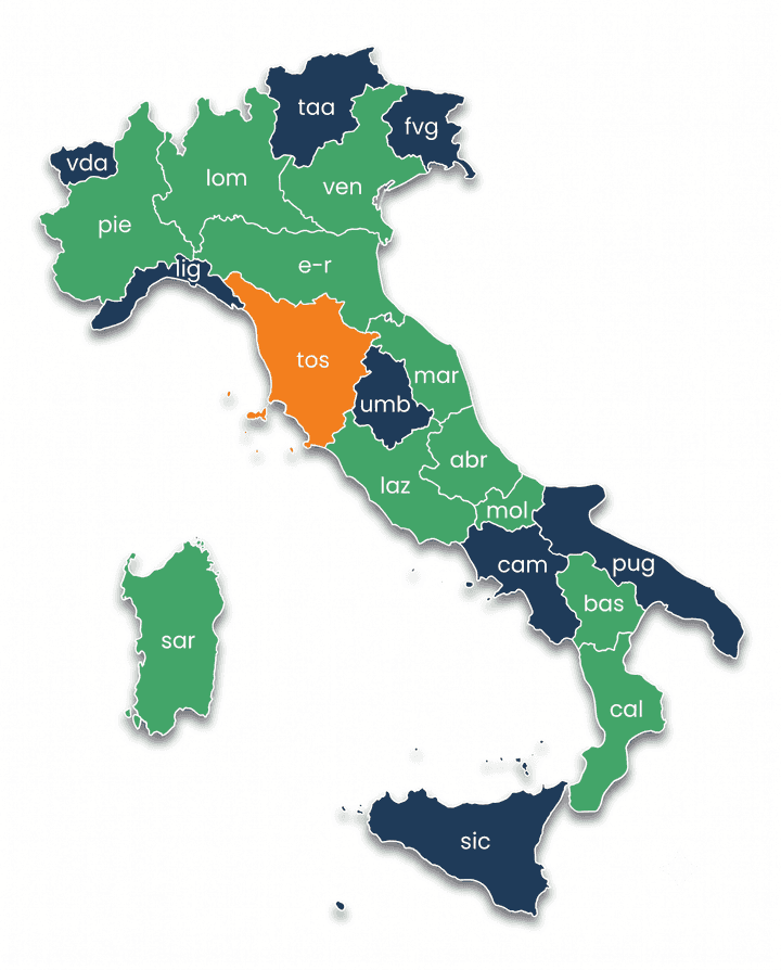 Mappa Italia - sistemi ISTAT regionali per le strutture ricettive. Verde: Ross1000 attivo in 12 regioni (Lombardia, Veneto, Emilia-Romagna, Piemonte, Liguria, Lazio, Marche, Abruzzo, Molise, Basilicata, Calabria, Sardegna). Arancione: copertura parziale, solo Toscana. Blu scuro: sistema regionale proprio in 7 regioni (Valle d'Aosta, Trentino-Alto Adige, Friuli-Venezia Giulia, Umbria, Campania, Puglia, Sicilia).